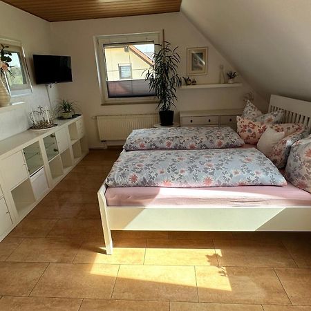 Gaestezimmer Zum Waldsachsener Grund Meerane Esterno foto