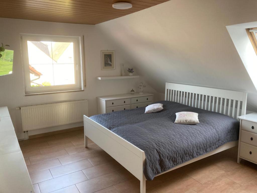Gaestezimmer Zum Waldsachsener Grund Meerane Esterno foto